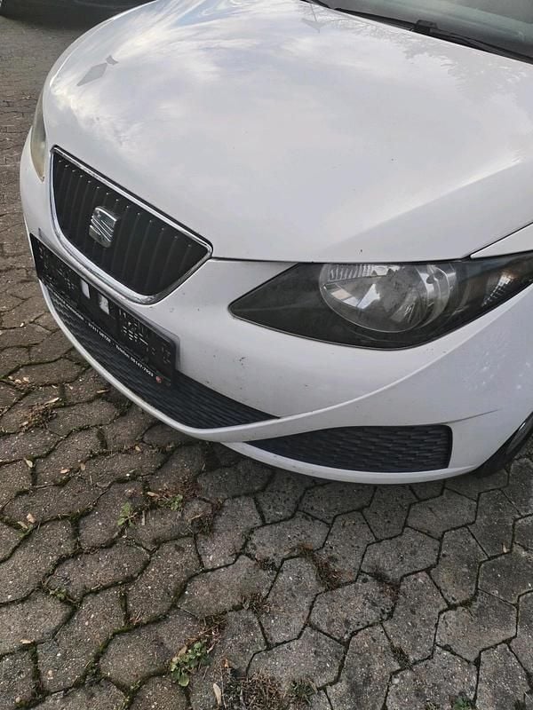 Weiß Gebraucht 2012 Seat Ibiza Kleinwagen | 1.750 € (Superpreis) - Bild 1/4