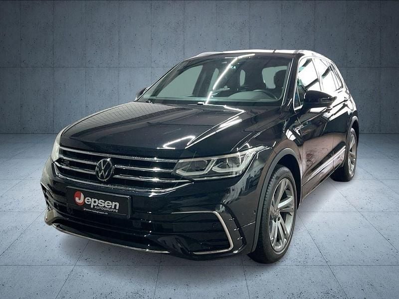 Deep black perleffekt Gebraucht 2022 VW Tiguan R-line SUV | 34.470 € (Guter Preis) - Bild 1/4