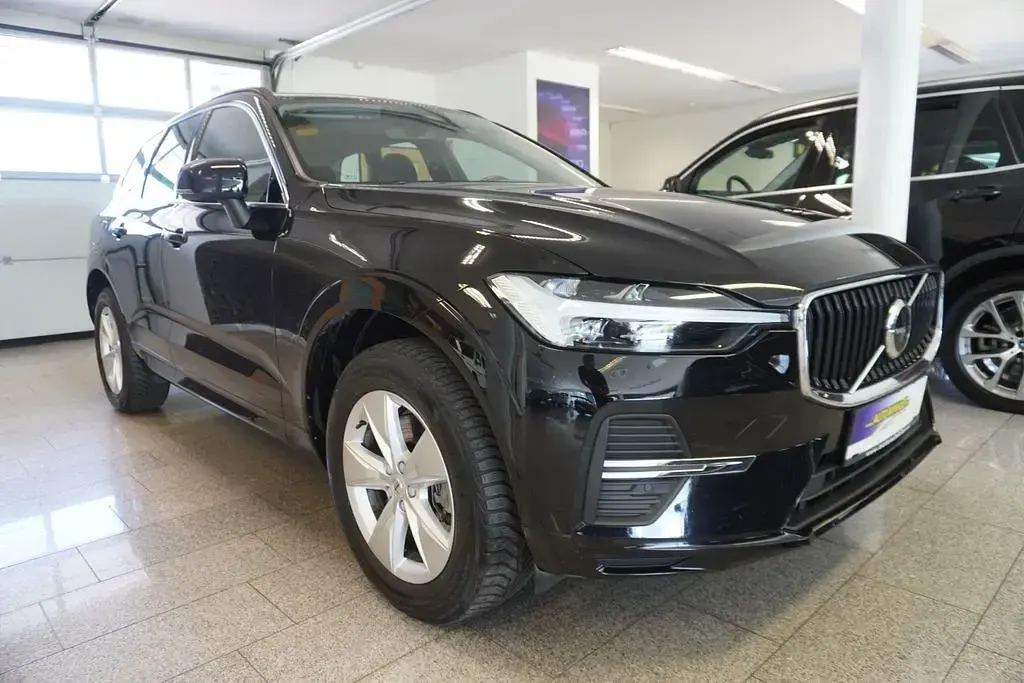 Gebraucht Volvo XC60 Momentum 197 PS (144 kW) 2023 Schwarz SUV