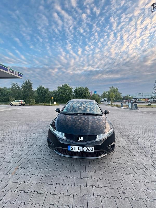 Schwarz Gebraucht 2011 Honda Civic Limousine | 5.700 € (Fairer Preis) - Bild 1/4