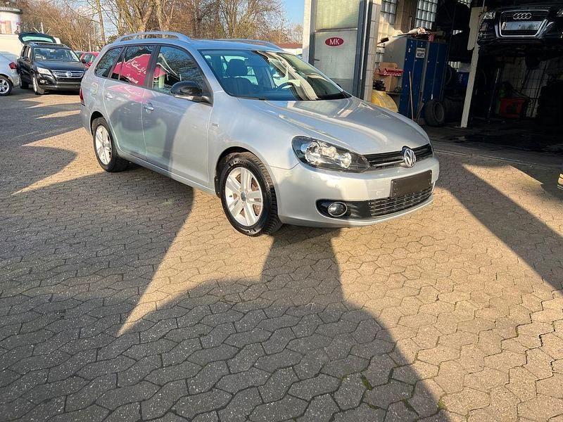 Gebraucht VW Golf VI Match 105 PS (77 kW) 2013 Silber Kleinwagen