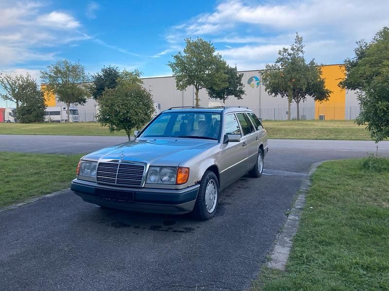 Gold Gebraucht 1989 Mercedes E250 Kombi | 3.500 € - Bild 1/4
