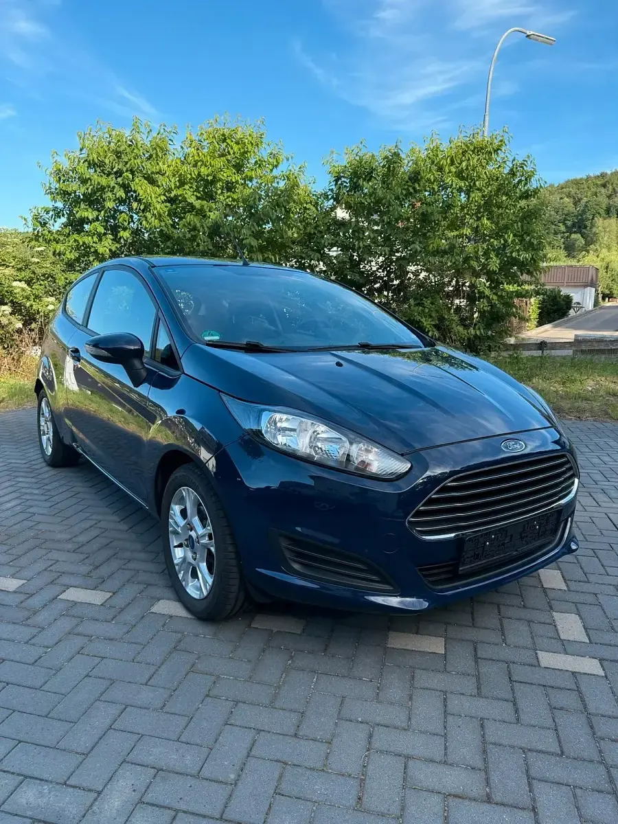 Gebraucht Ford Fiesta Trend 80 PS (58 kW) 2014 Blau Kleinwagen