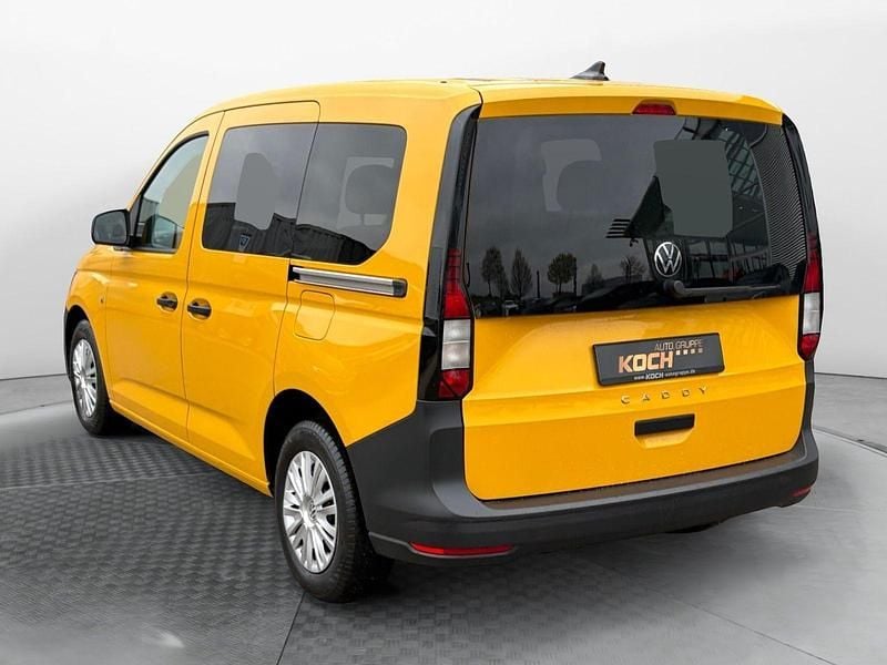 Second-hand VW Caddy Basis 103 CP (75 kW) 2021 Galben Monovolum