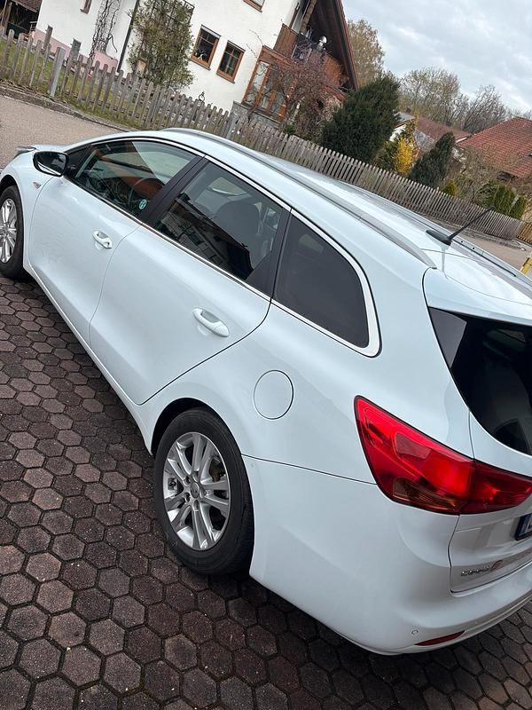 Occasion Kia Ceed 135 ch (99 kW) 2014 Blanc Citadine