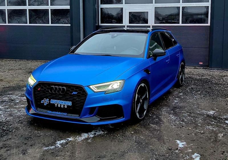 Gletscherweiß metallic (metallic) Gebraucht 2018 Audi RS3 Limousine | 49.900 € - Bild 1/3