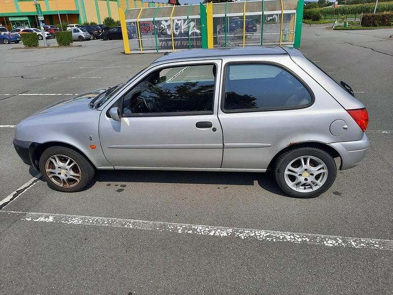 Silber Gebraucht 2002 Ford Fiesta Kleinwagen | 1.600 € (Fairer Preis) - Bild 1/4