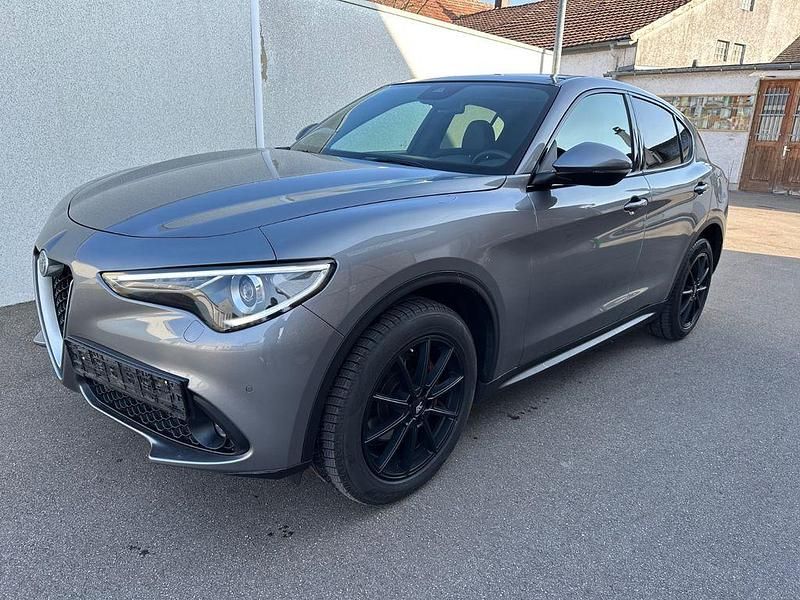 Grau Gebraucht 2019 Alfa Romeo Stelvio Super SUV | 23.499 € (Superpreis) - Bild 1/4