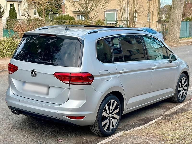 Gebraucht VW Touran Highline 190 PS (139 kW) 2017 Silber Van / Kleinbus