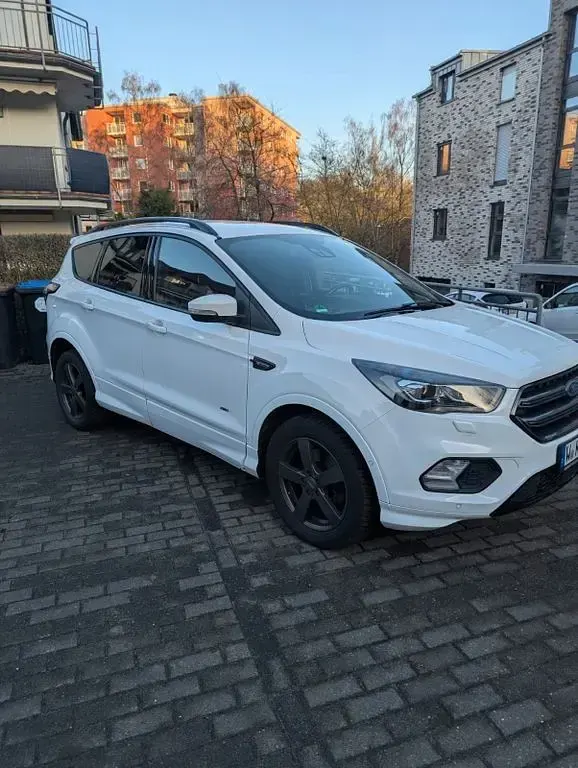 Używany Ford Kuga ST-Line 182 KM (133 kW) 2017 Biały SUV