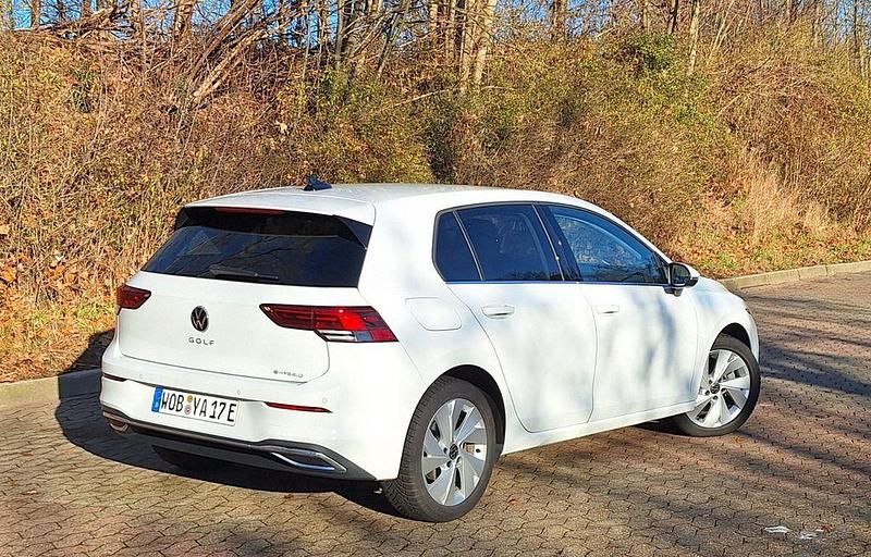 Gebraucht VW Golf VIII Style 150 PS (110 kW) 2022 Weiß Limousine