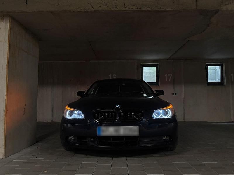 Gebraucht BMW 523 177 PS (130 kW) 2007 Blau Limousine