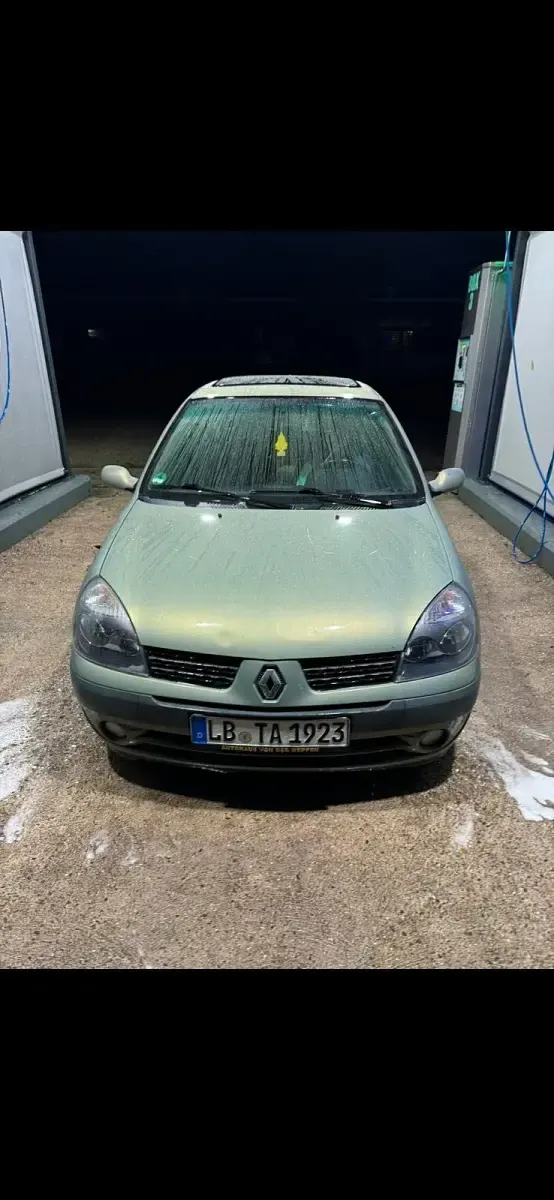 Gebraucht Renault Clio II 98 PS (72 kW) 2003 Grün Kleinwagen