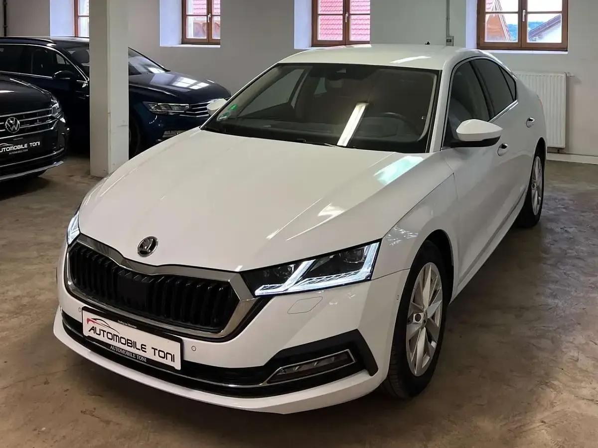 Gebraucht Skoda Octavia First Edition 150 PS (110 kW) 2021 Moonweissmetallic Limousine