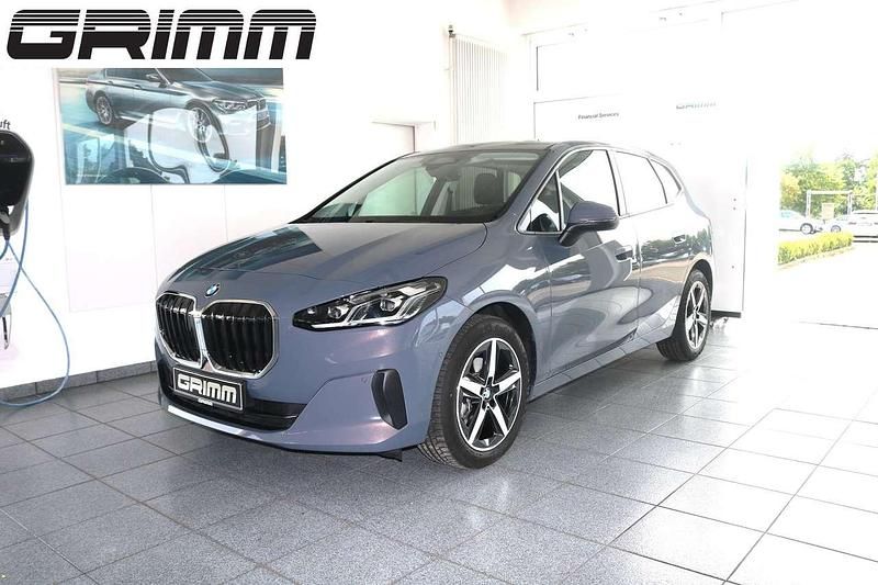 Sparkling kupfergrau metallic Gebraucht 2024 BMW 218 Van / Kleinbus | 30.850 € (Fairer Preis) - Bild 1/4