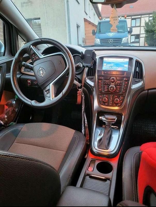 Gebraucht Opel Astra Design Edition 140 PS (102 kW) 2011 Limousine