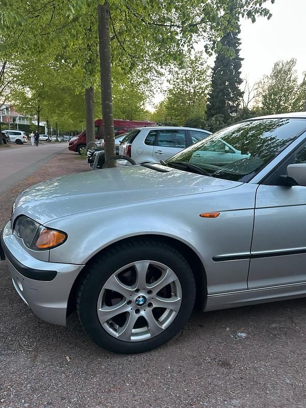 Brugt BMW 318 Basis 2004 Sølv Sedan