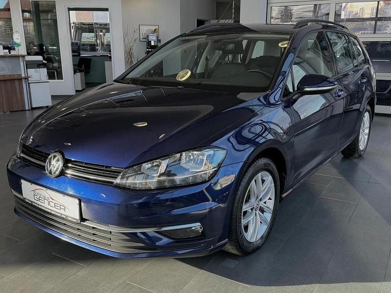 Blau Gebraucht 2018 VW Golf VII Comfortline Kombi | 11.890 € (Guter Preis) - Bild 1/4