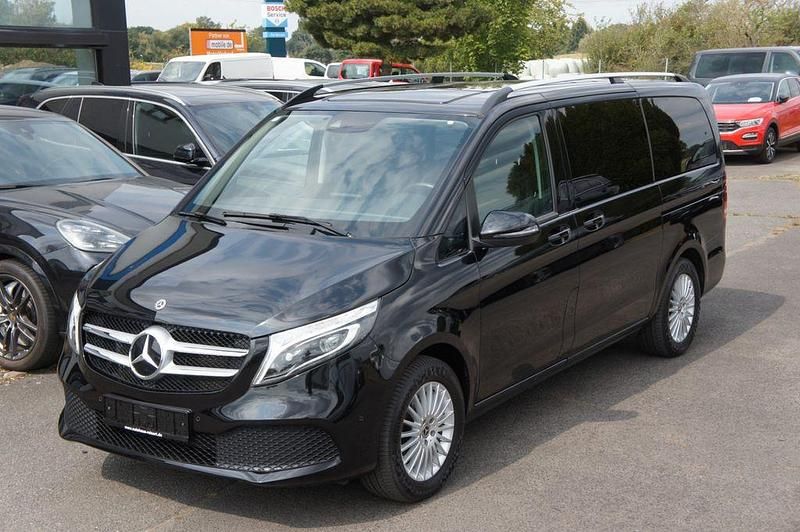 Schwarz Gebraucht 2020 Mercedes V220 Edition Van / Kleinbus | 48.888 € (Etwas zu teuer) - Bild 1/4