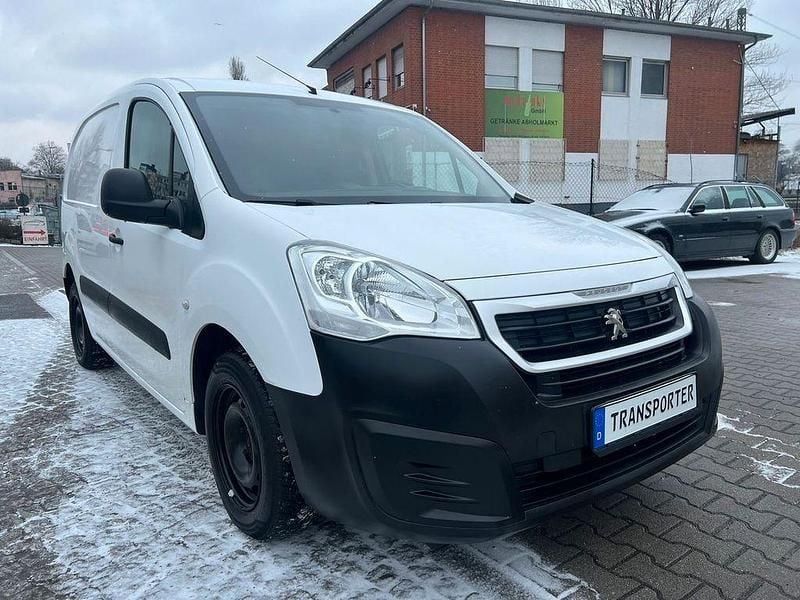 Gebraucht Peugeot Partner Premium 75 PS (55 kW) 2017 Lack weiss banquise/deckende Van / Kleinbus