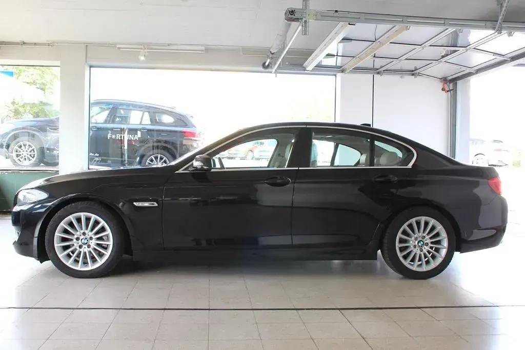 Gebraucht BMW 523 204 PS (150 kW) 2011 Schwarz Limousine