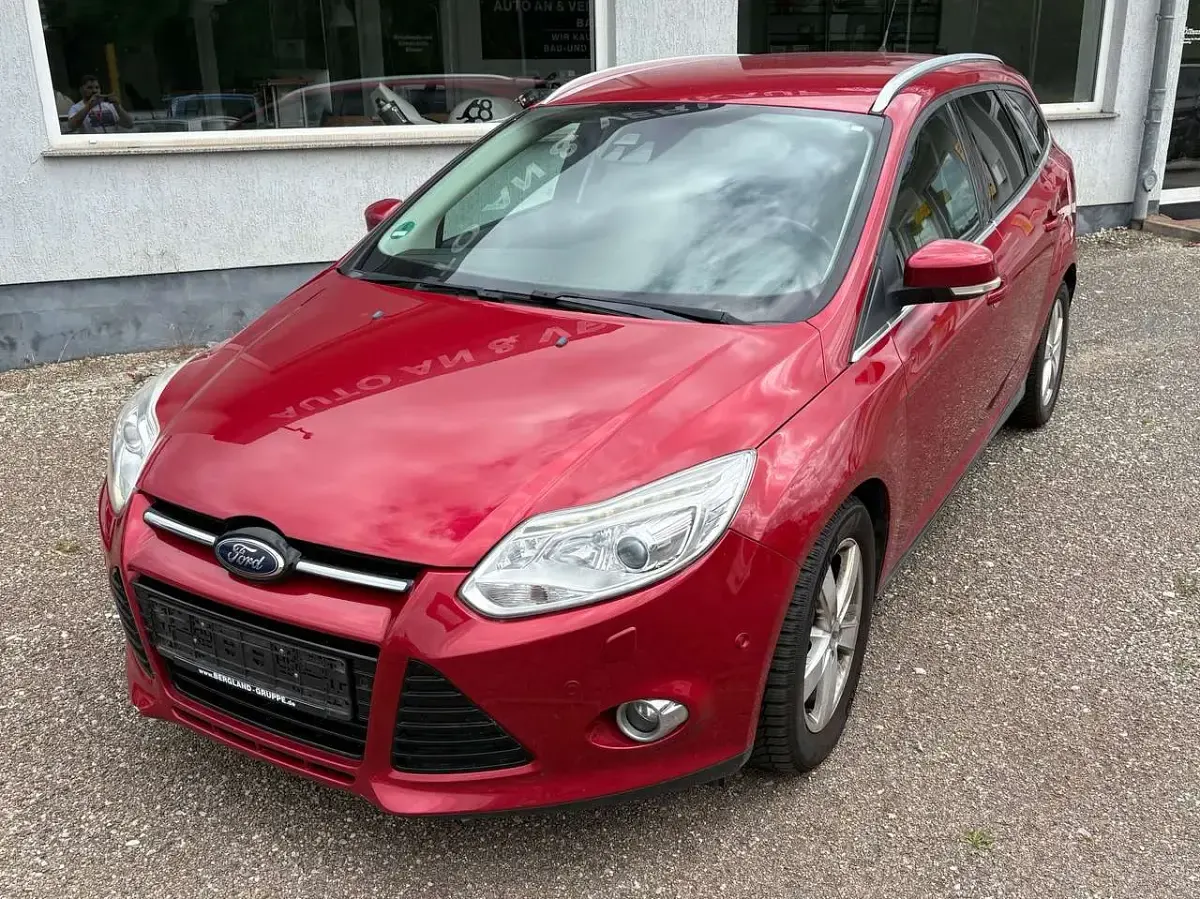 Gebraucht Ford Focus Titanium 182 PS (133 kW) 2011 Candyrot metallic Kombi