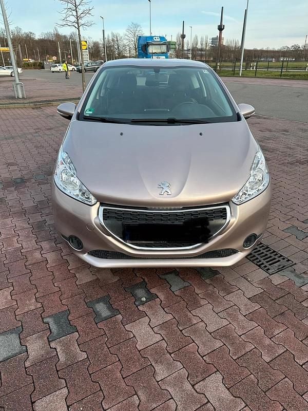 Gebraucht Peugeot 208 Active 68 PS (50 kW) 2015 Andere farben Kleinwagen