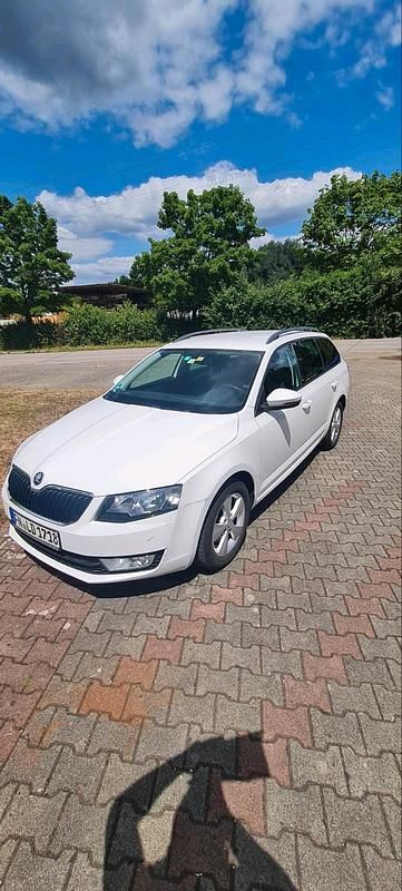 Weiß Gebraucht 2014 Skoda Octavia Kombi | 6.700 € (Guter Preis) - Bild 1/4