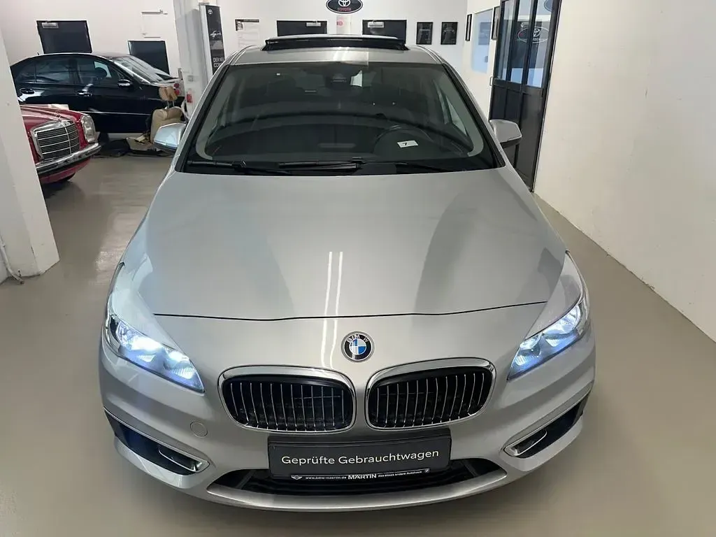 Gebraucht BMW 220 Active Tourer Advantage 192 PS (141 kW) 2015 Silber Van / Kleinbus