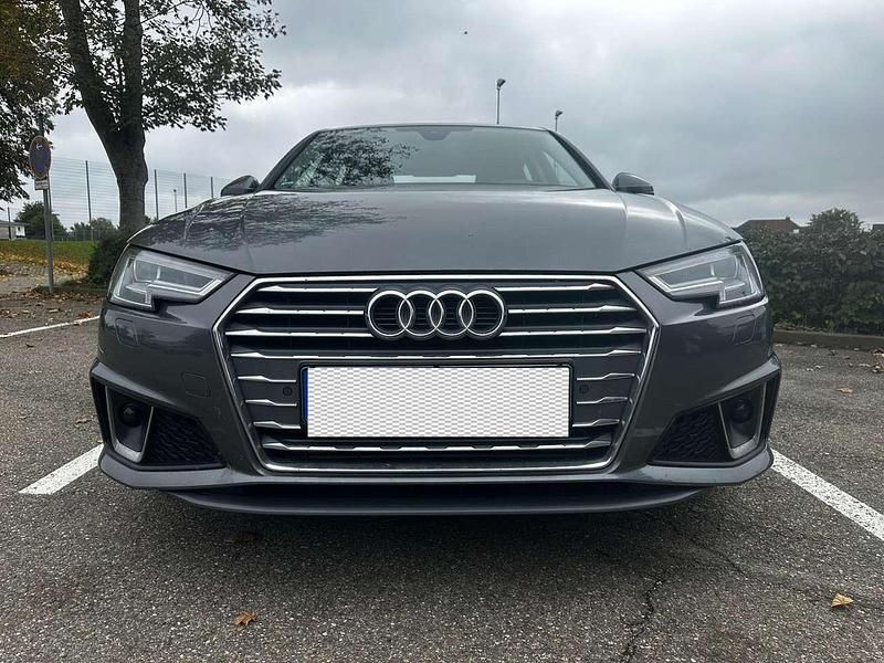 Gebraucht Audi A4 Sport 150 PS (110 kW) 2019 Grau Limousine
