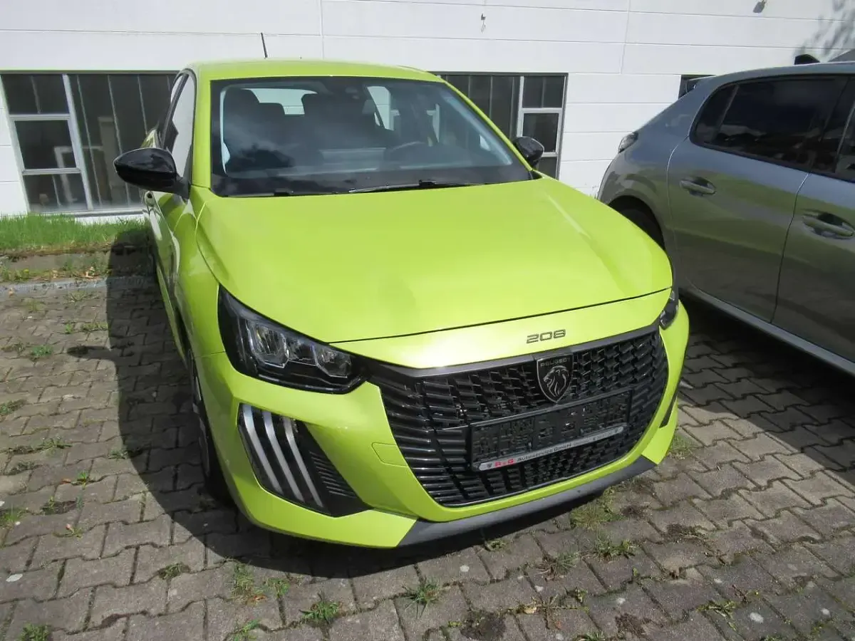 Gebraucht Peugeot 208 Active 101 PS (74 kW) 2026 Aqueda gelb Kleinwagen