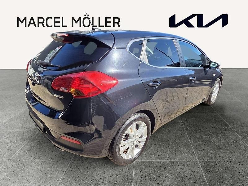 Gebraucht Kia Ceed DREAM-TEAM Edition 99 PS (72 kW) 2015 Schwarz Kleinwagen