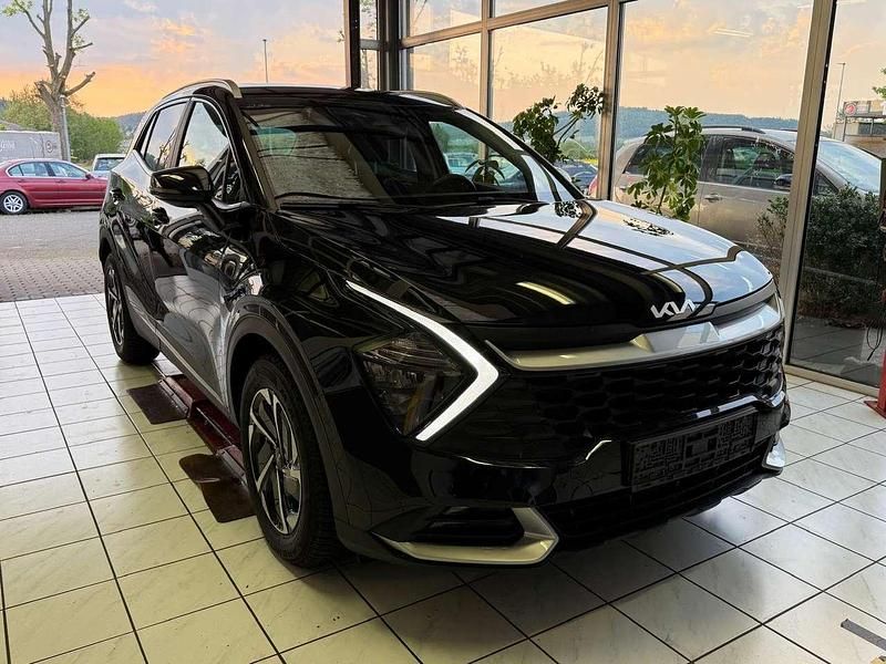 Gebraucht Kia Sportage Comfort 136 PS (100 kW) 2023 (1k) zilinaschwarz met. SUV