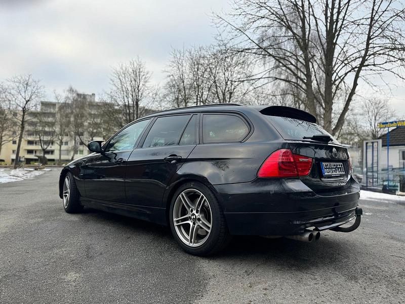 Gebraucht BMW 325 Exclusive 204 PS (150 kW) 2012 Schwarz Kombi