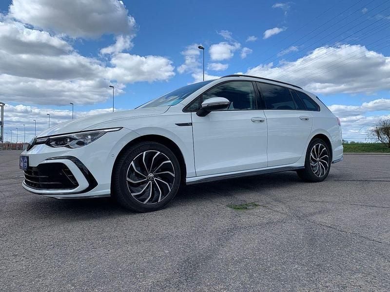 Weiß Gebraucht 2022 VW Golf VIII R-line Kombi | 22.990 € (Superpreis) - Bild 1/4