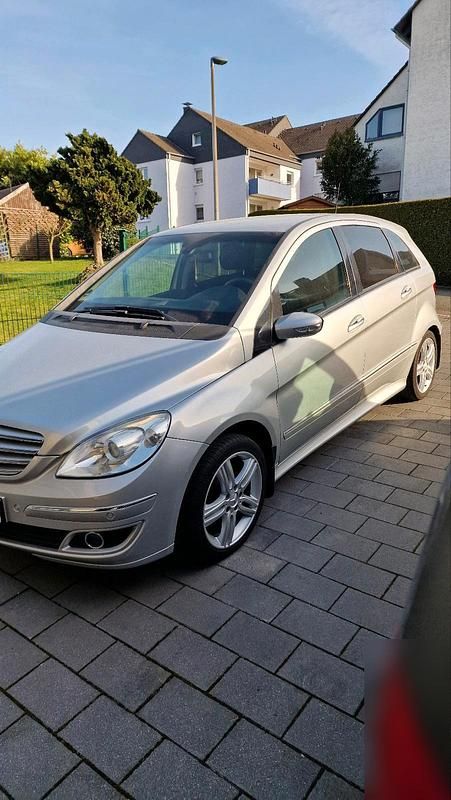 Gebraucht Mercedes B150 95 PS (69 kW) 2007 Silber Van / Kleinbus