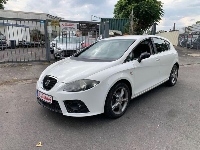 Weiß Gebraucht 2008 Seat Leon Sport Limousine | 2.750 € (Guter Preis) - Bild 1/4