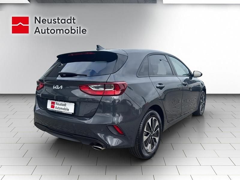 Neu Kia Ceed Silver 140 PS (102 kW) 2025 Grau Kleinwagen