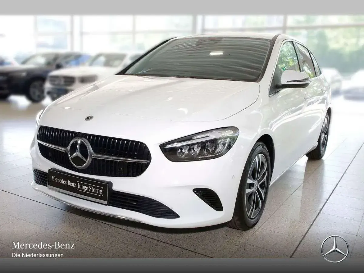 Gebraucht Mercedes B200 Progressive 150 PS (110 kW) 2025 Polarweiß Van / Kleinbus