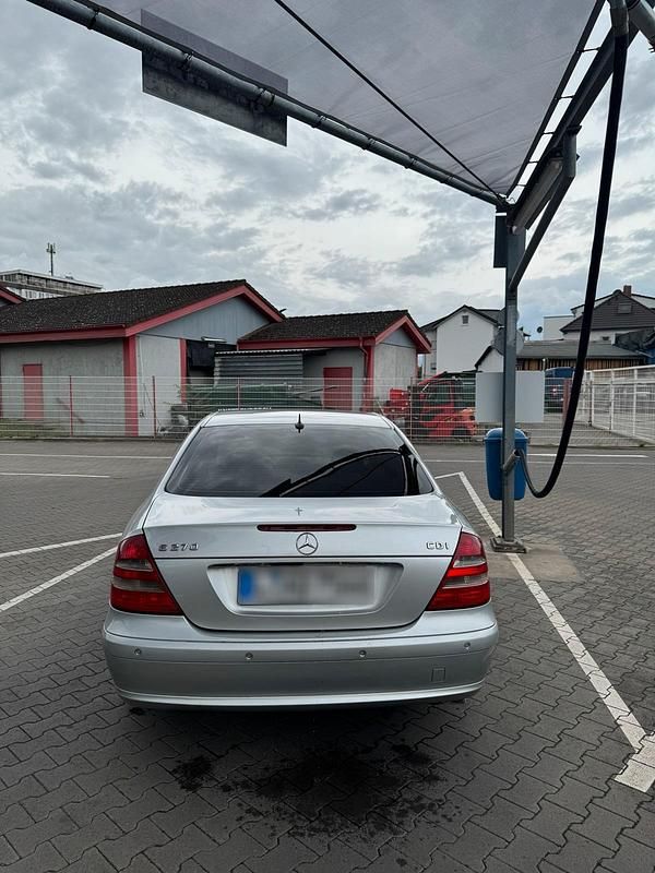 Gebraucht Mercedes E270 177 PS (130 kW) 2004 Silber Limousine