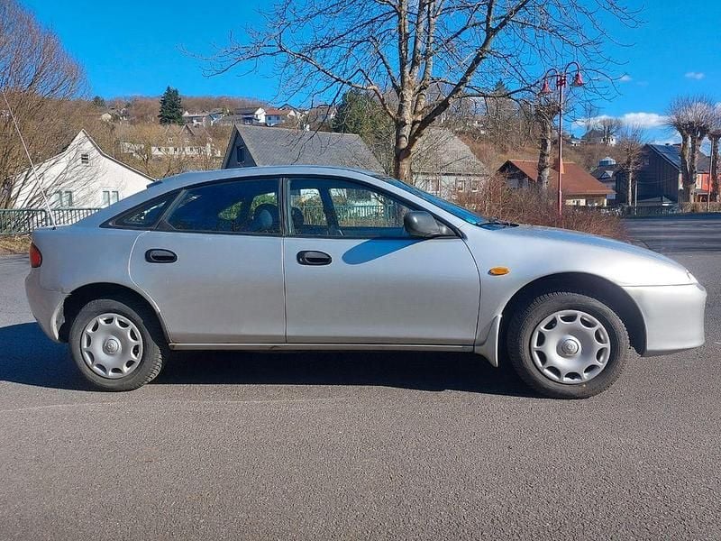 Gebraucht Mazda 323F 88 PS (64 kW) 1996 Silber Limousine
