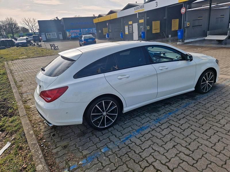 Gebraucht Mercedes CLA220 177 PS (130 kW) 2015 Limousine