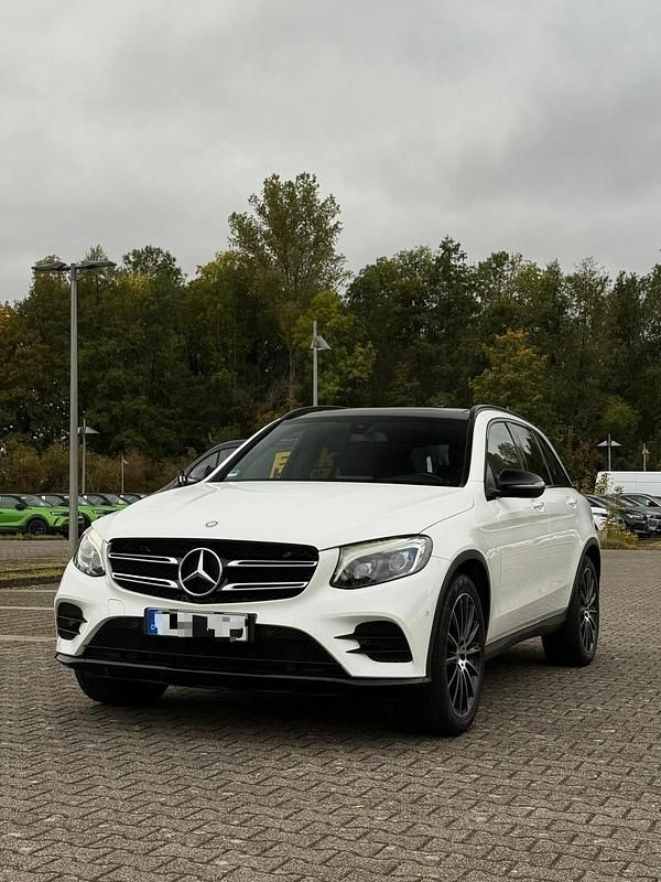 Weiß Gebraucht 2016 Mercedes GLC250 AMG SUV | 24.500 € (Fairer Preis) - Bild 1/4