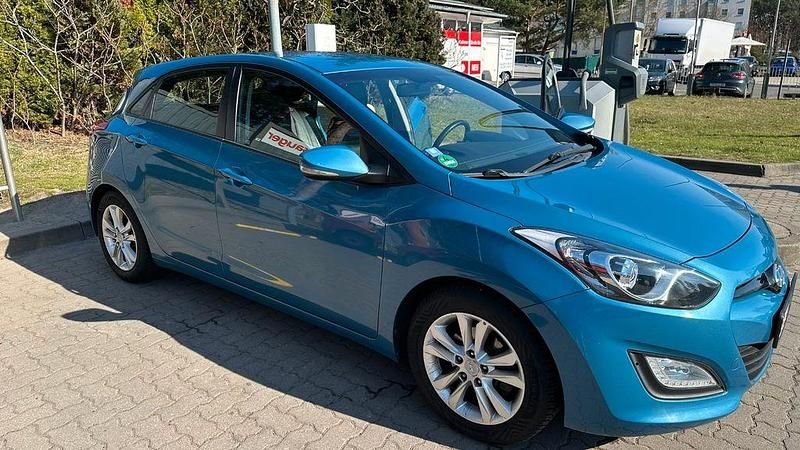 Gebraucht Hyundai i30 Classic 99 PS (72 kW) 2012 Blau Limousine