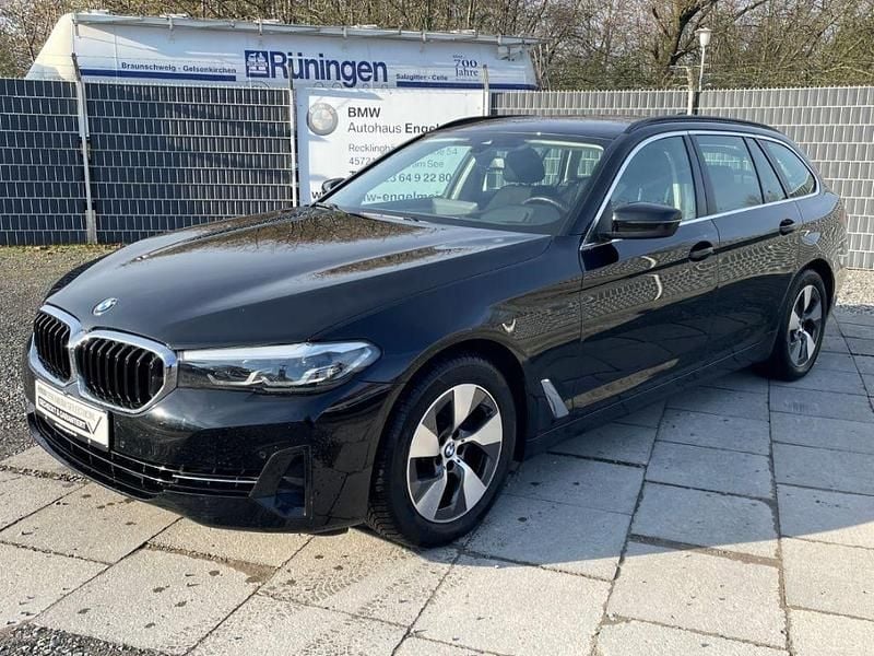 Schwarz Gebraucht 2021 BMW 520 Kombi | 27.990 € (Superpreis) - Bild 1/3