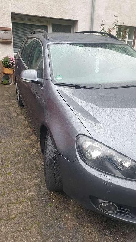 Grau Gebraucht 2011 VW Golf VI Comfortline Limousine | 4.777 € (Guter Preis) - Bild 1/3
