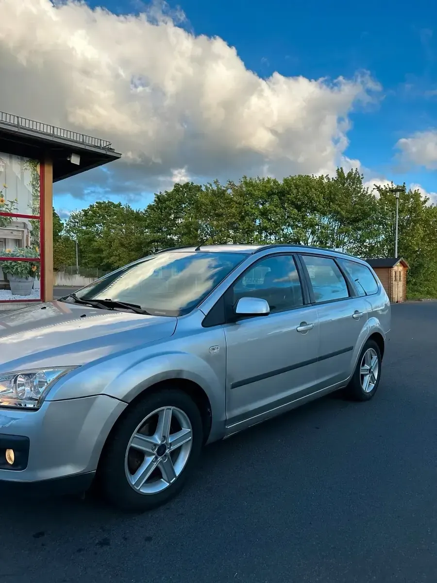 Gebraucht Ford Focus 101 PS (74 kW) 2006 Grau Kombi