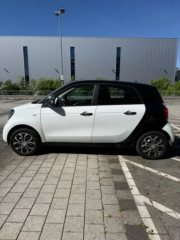 Begagnad Smart ForFour 71 HK (52 kW) 2019 Vit Halvkombi