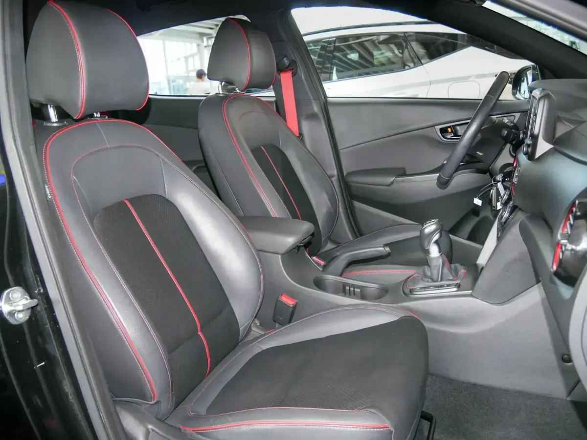 Gebraucht Hyundai Kona Style 120 PS (88 kW) 2019 Phantom black / mic SUV