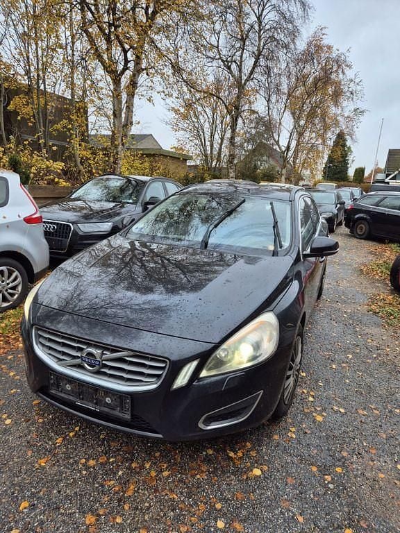 Gebraucht Volvo V60 Momentum 163 PS (119 kW) 2013 Schwarz Kombi